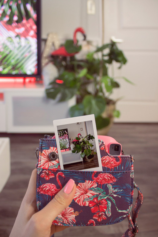 Polaroid avec photo d'un meuble dans le cadre d'une reflexion sur un design intérieur